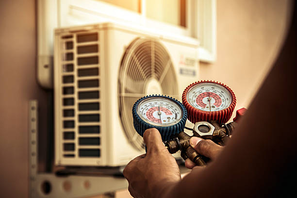 Professional Hvac Installation technician working in Laveen, AZ